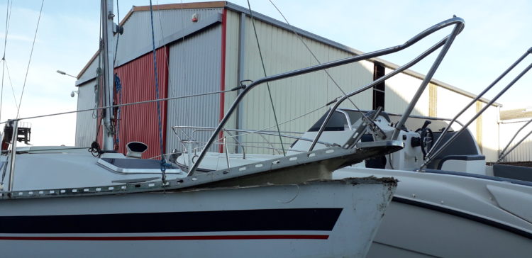 Jouët 680 avec le pont avant soulevé