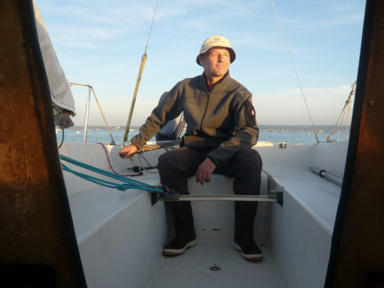 Autoportrait d'un marin bien équipé