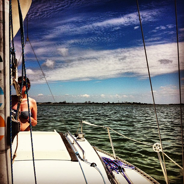 Au mouillage devant l'île. #iboga #voile #sea  #sun  #sailîng #capferret