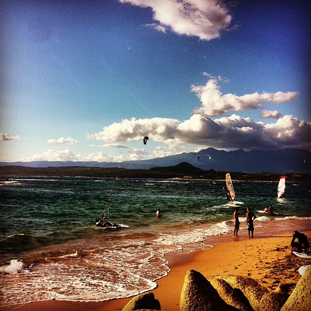 Comme dit Vincent "Tu pourras dire que tu as kité à la Tonnara" (btw, merci pour le matos et surtout le chapperonnage !) #kitesurf #35kts #caillloux #corse #corsica