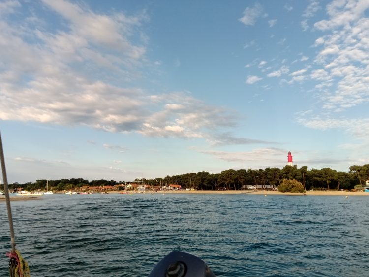 Le soleil s'st levé sur le Mimbeau, c'est la pleine mer et le moment de quitter le mouillage