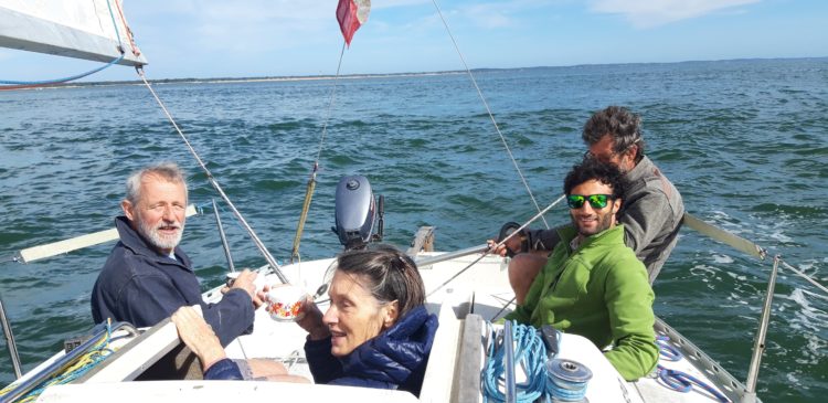 Le petit déj en navigation à bord de l'Iboga - photo par Mylène