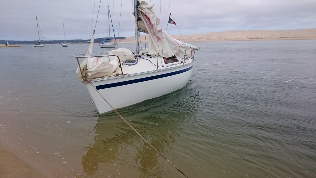 Bateau dans le courant le long du Toulinguet